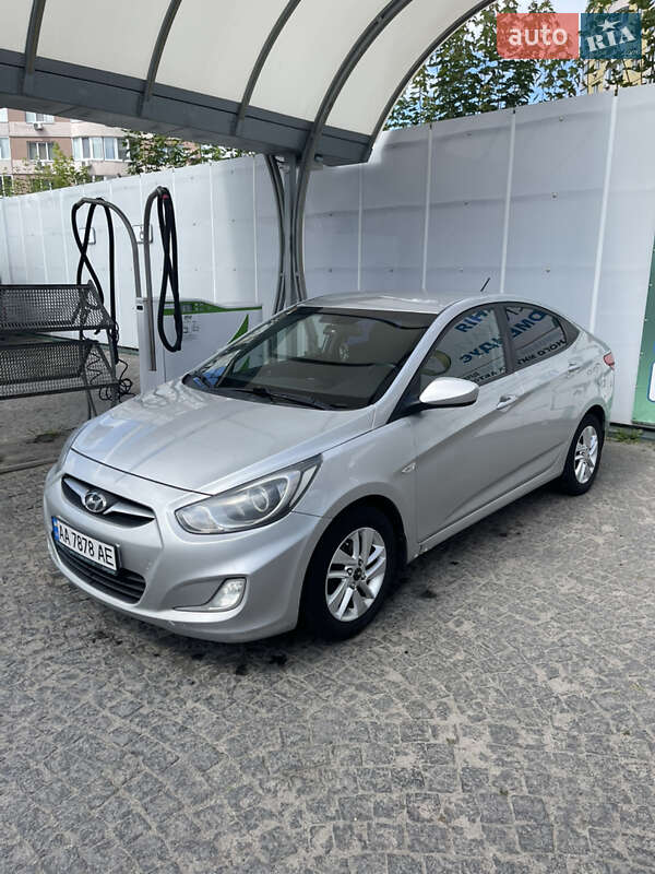 Седан Hyundai Accent 2011 в 