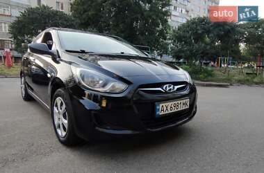 Седан Hyundai Accent 2012 в Зміїві
