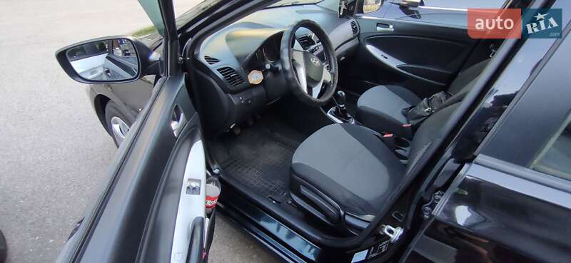 Седан Hyundai Accent 2012 в Змиеве