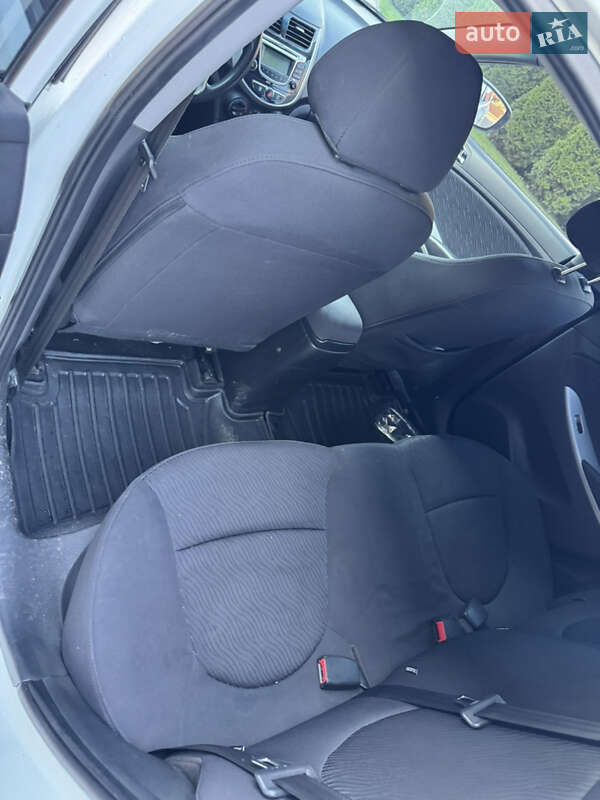 Седан Hyundai Accent 2012 в Оржиці