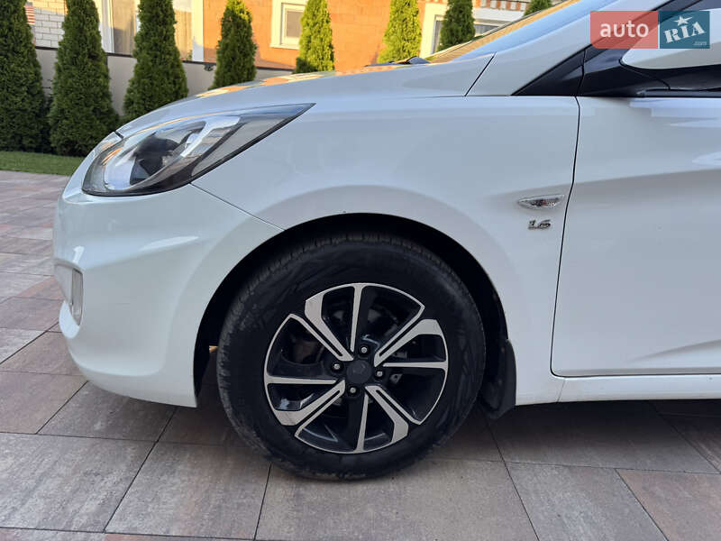 Седан Hyundai Accent 2012 в Оржиці