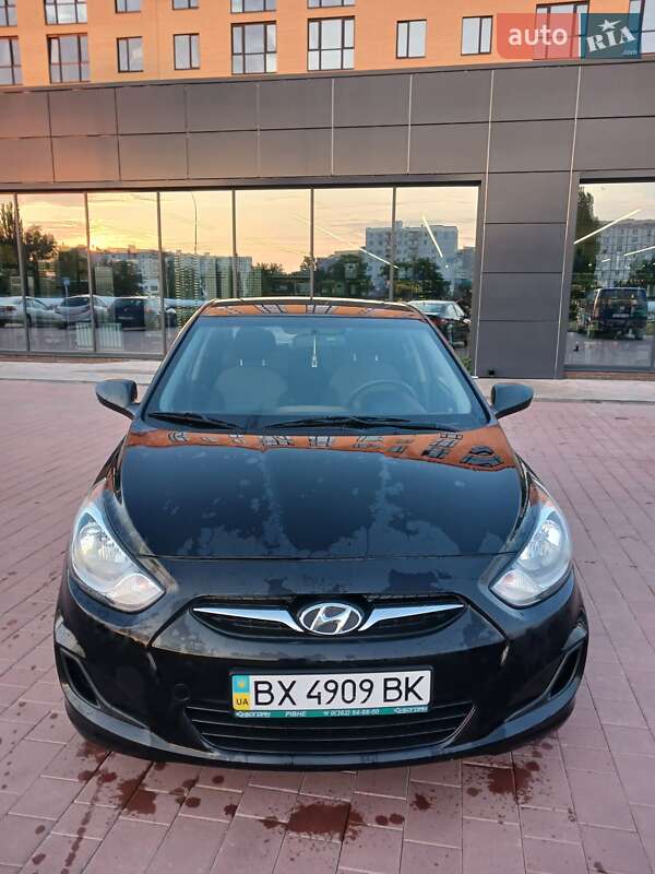 Седан Hyundai Accent 2013 в Нетешине