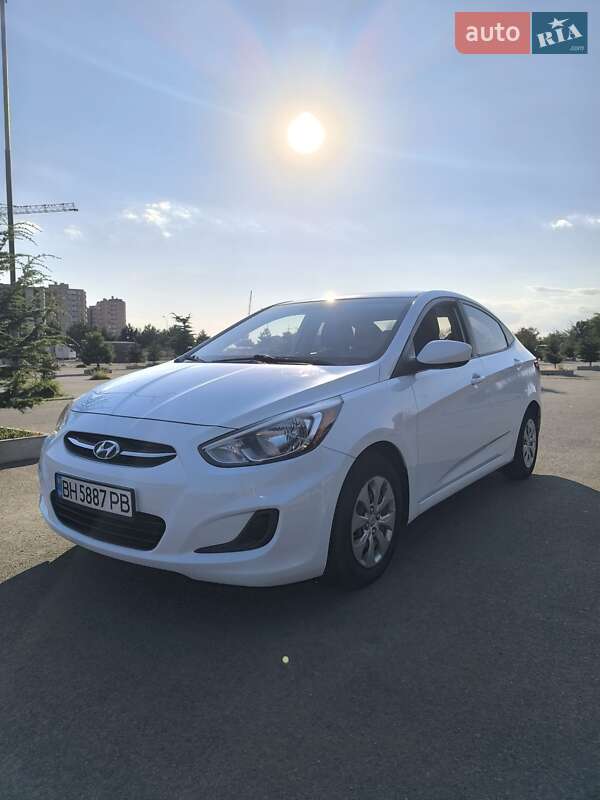 Hyundai Accent 2015
