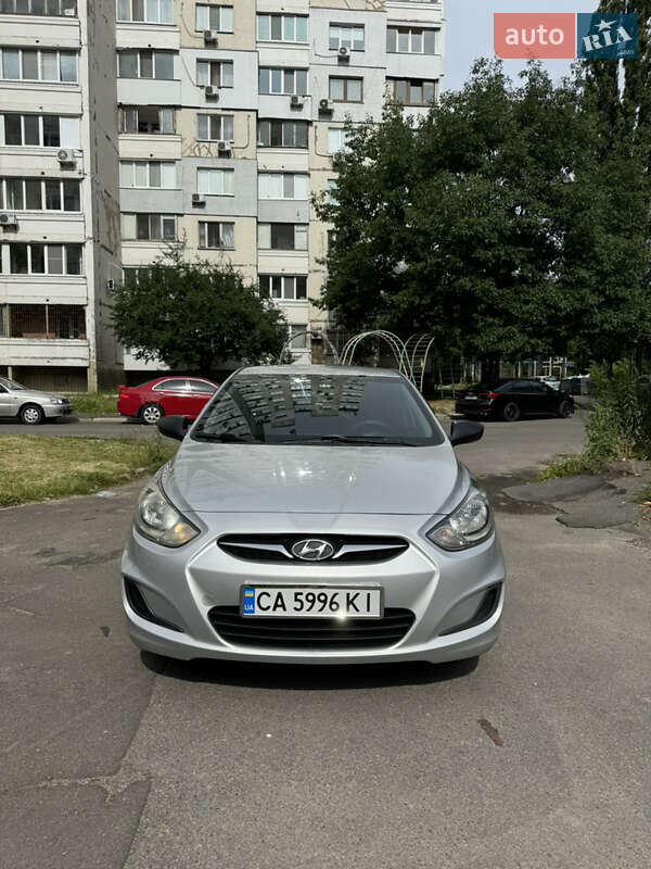 Hyundai Accent 2011