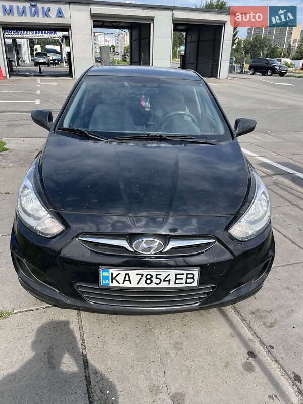 Хэтчбек Hyundai Accent 2013 в 