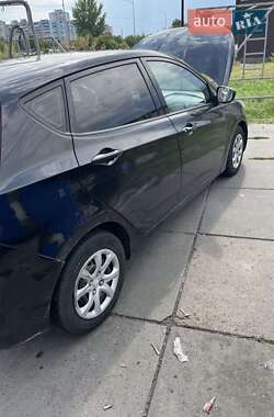 Хэтчбек Hyundai Accent 2013 в 