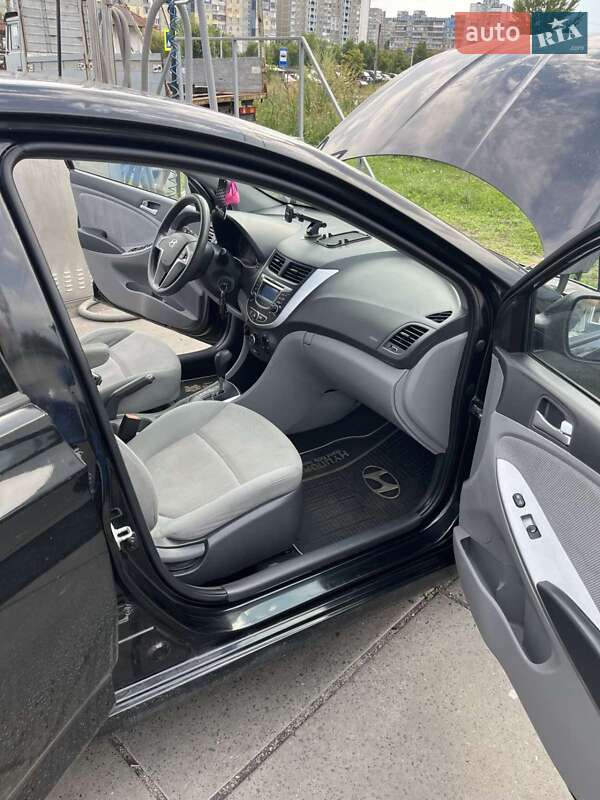 Хэтчбек Hyundai Accent 2013 в Киеве фото 17 Хэтчбек Hyundai Accent 2013 в Киеве