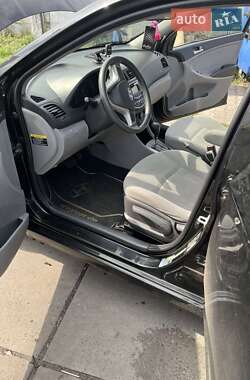 Хэтчбек Hyundai Accent 2013 в 