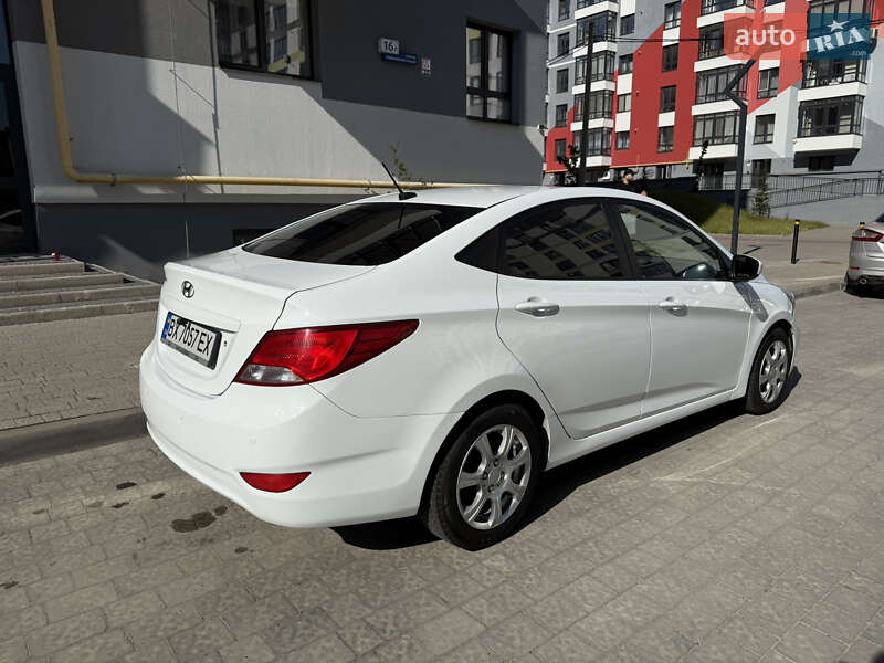 Седан Hyundai Accent 2015 в Івано-Франківську