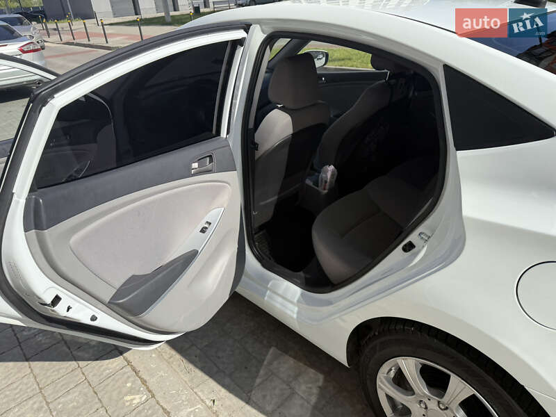 Седан Hyundai Accent 2015 в Івано-Франківську