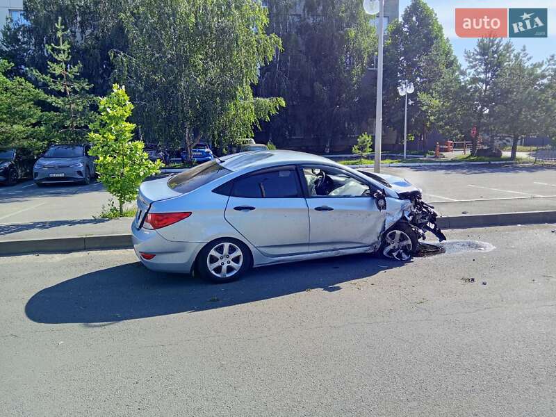 Седан Hyundai Accent 2012 в Дніпрі фото 5 Седан Hyundai Accent 2012 в Дніпрі