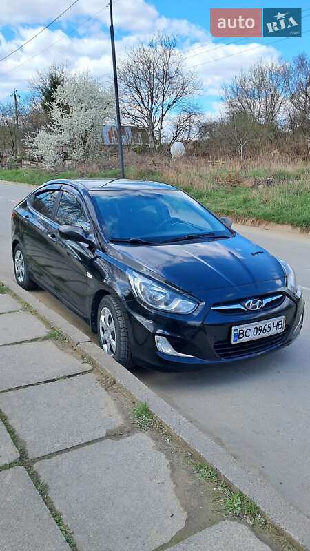 Hyundai Accent 2012