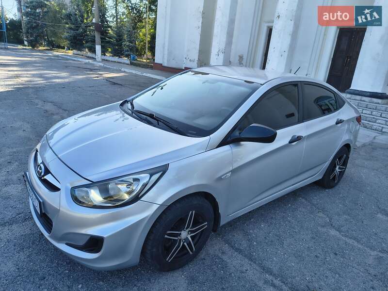 Hyundai Accent 2011