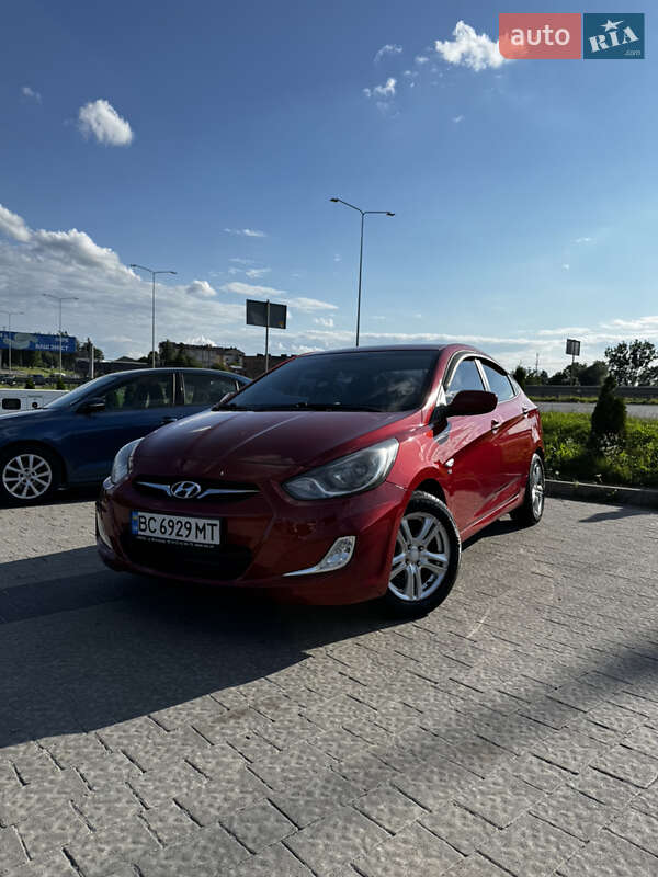 Hyundai Accent 2012