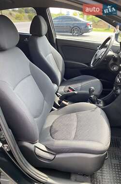 Седан Hyundai Accent 2013 в  фото 11 Седан Hyundai Accent 2013 в