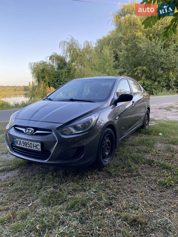 Hyundai Accent 2011