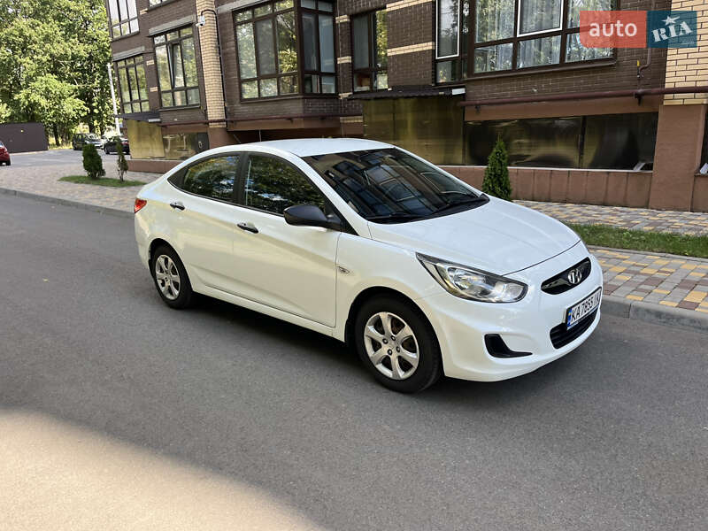Hyundai Accent 2013