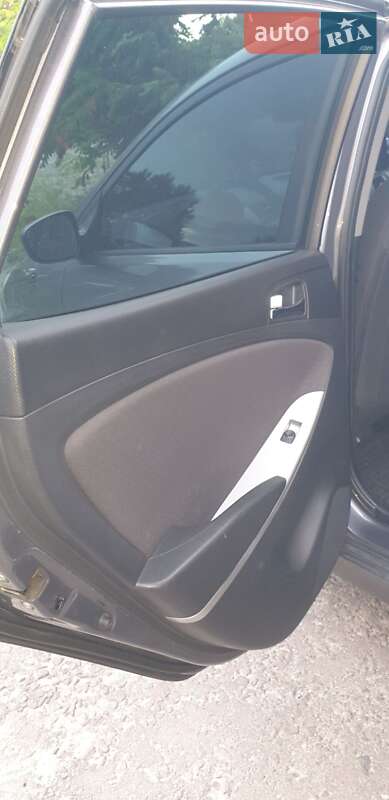 Хетчбек Hyundai Accent 2012 в Києві фото 13 Хетчбек Hyundai Accent 2012 в Києві