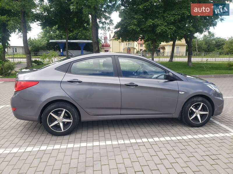 Hyundai Accent 2012