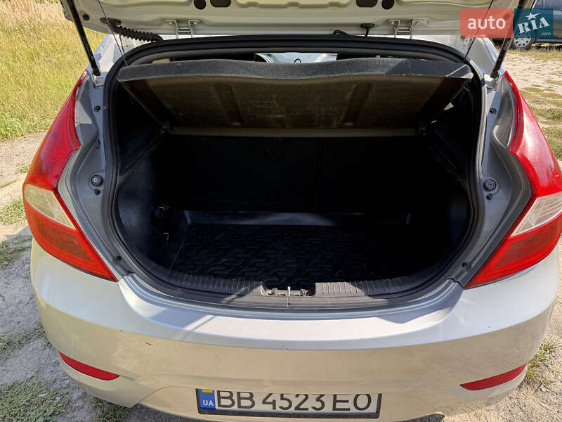 Хэтчбек Hyundai Accent 2013 в Киеве