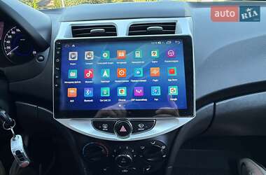 Хэтчбек Hyundai Accent 2012 в 
