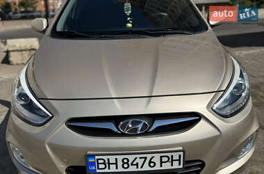 Седан Hyundai Accent 2013 в  фото 5 Седан Hyundai Accent 2013 в