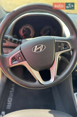 Седан Hyundai Accent 2013 в  фото 10 Седан Hyundai Accent 2013 в