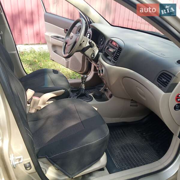 Седан Hyundai Accent 2008 в Пулинах