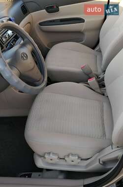 Седан Hyundai Accent 2010 в 