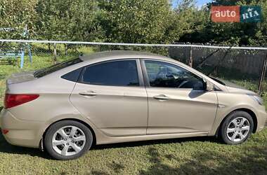 Седан Hyundai Accent 2013 в 