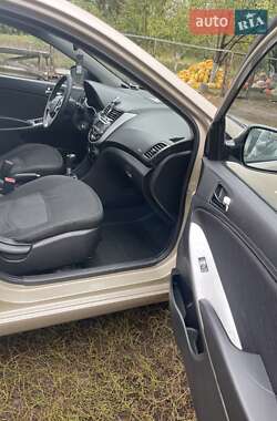 Седан Hyundai Accent 2013 в 