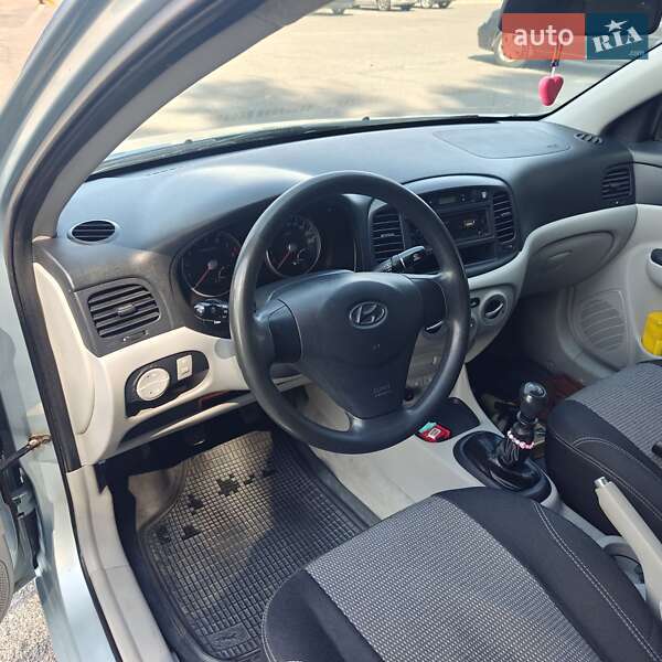 Седан Hyundai Accent 2008 в Днепре