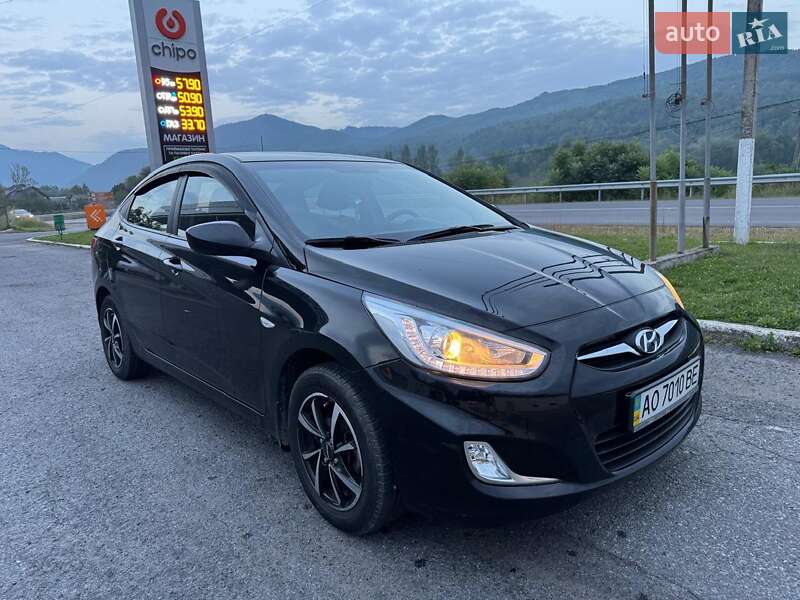 Седан Hyundai Accent 2013 в Ужгороде