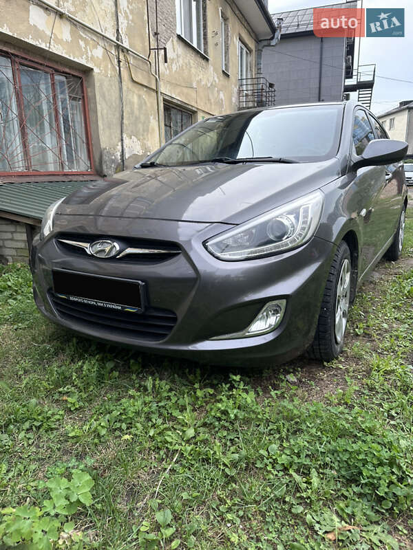 Hyundai Accent 2013