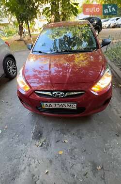 Хэтчбек Hyundai Accent 2013 в 