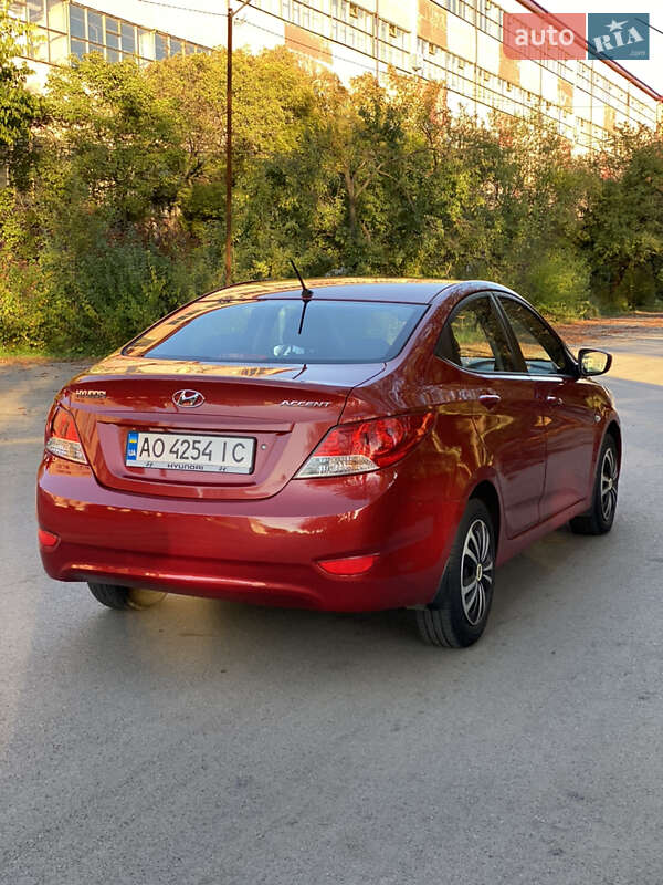 Седан Hyundai Accent 2011 в Мукачево
