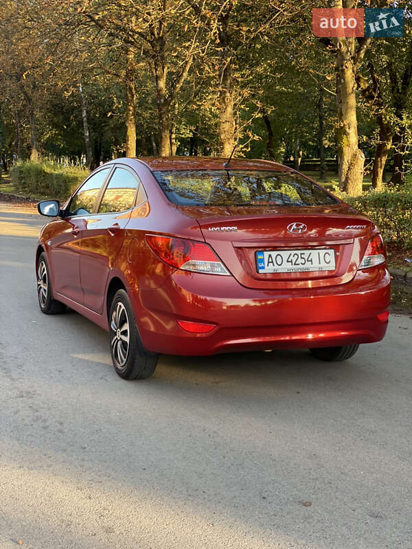 Седан Hyundai Accent 2011 в Мукачево