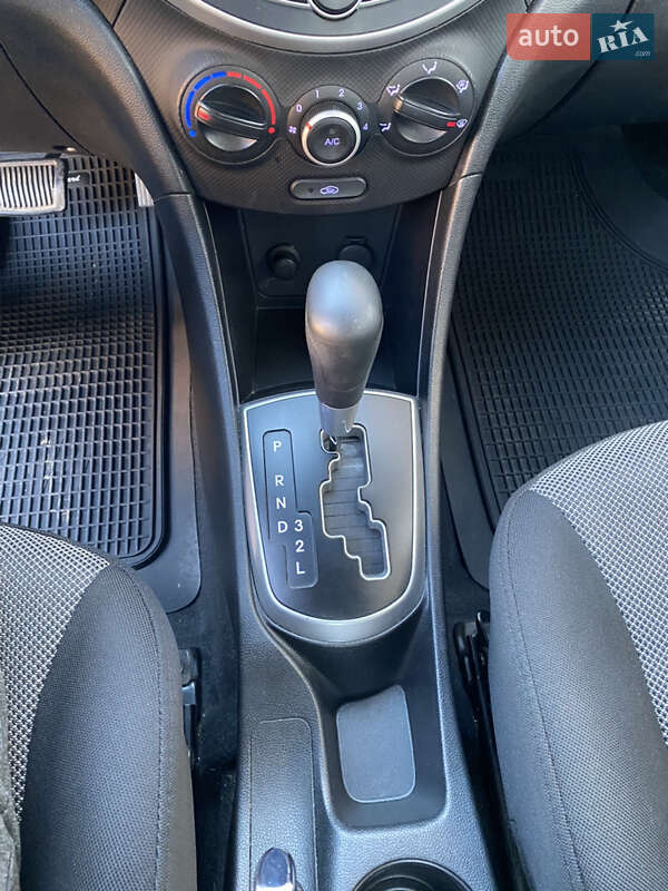 Седан Hyundai Accent 2011 в Мукачево