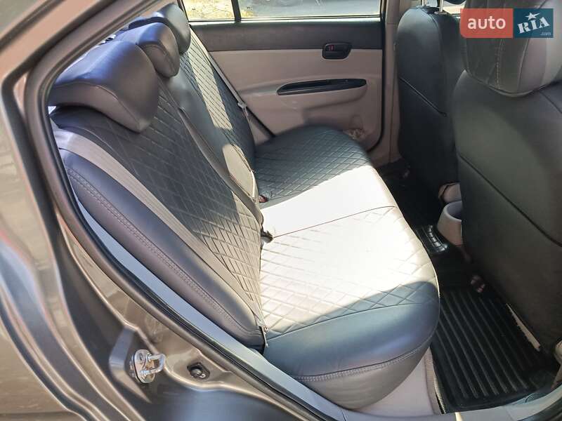 Седан Hyundai Accent 2008 в Запоріжжі