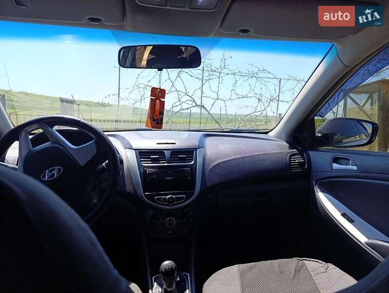 Седан Hyundai Accent 2011 в Кривом Роге