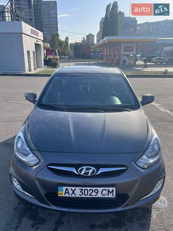Hyundai Accent 2011