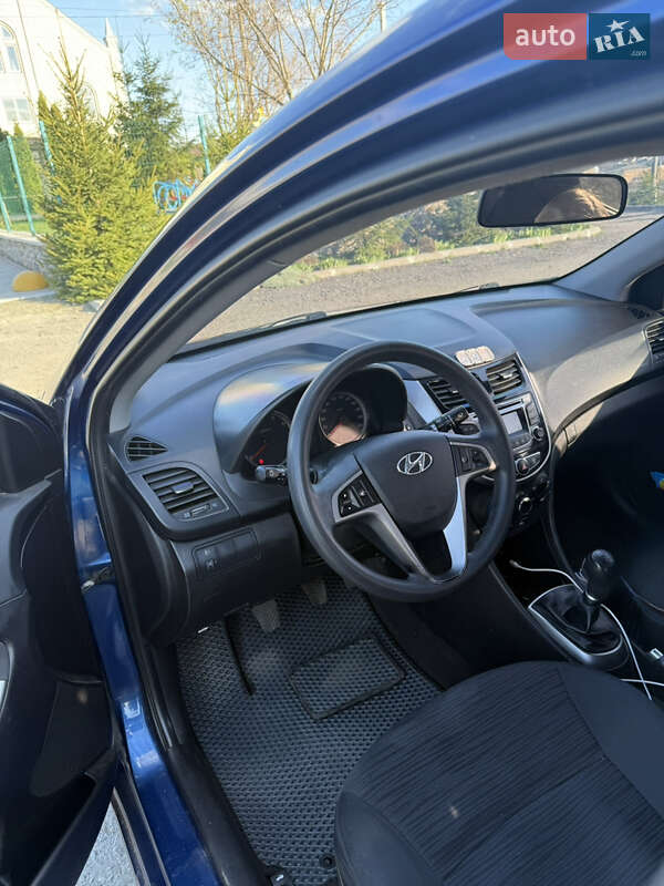 Седан Hyundai Accent 2015 в Ирпене