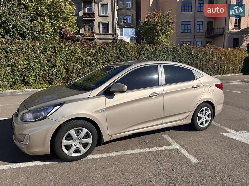Седан Hyundai Accent 2012 в Киеве