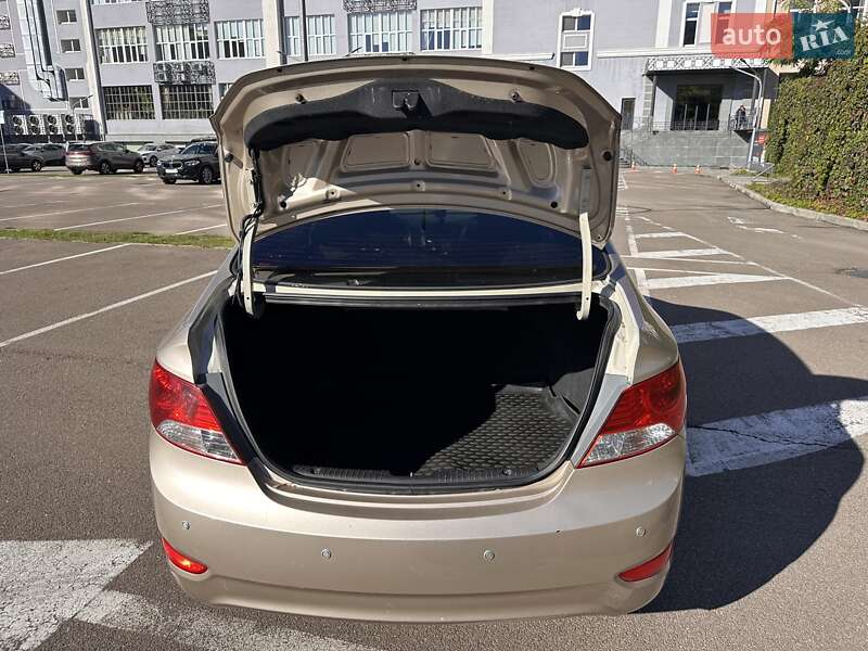Седан Hyundai Accent 2012 в Киеве