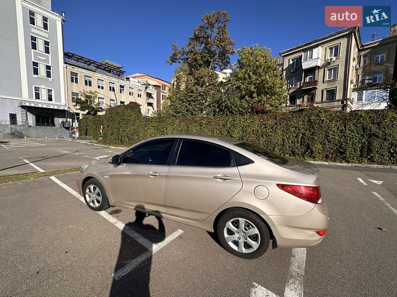Седан Hyundai Accent 2012 в Киеве
