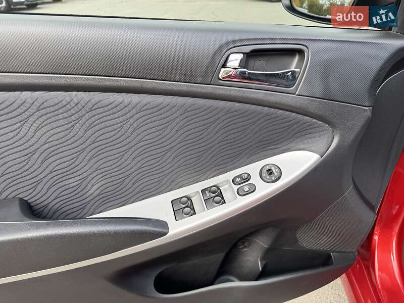 Седан Hyundai Accent 2011 в Днепре