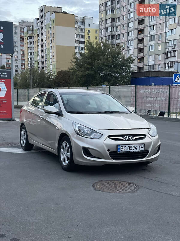 Седан Hyundai Accent 2012 в Киеве