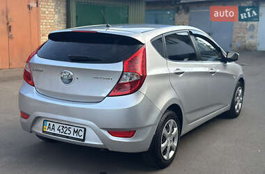 Хэтчбек Hyundai Accent 2012 в 