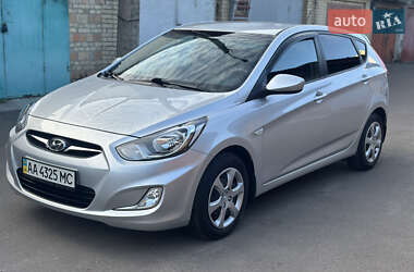 Хэтчбек Hyundai Accent 2012 в 