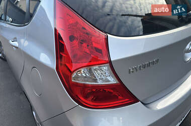 Хэтчбек Hyundai Accent 2012 в 
